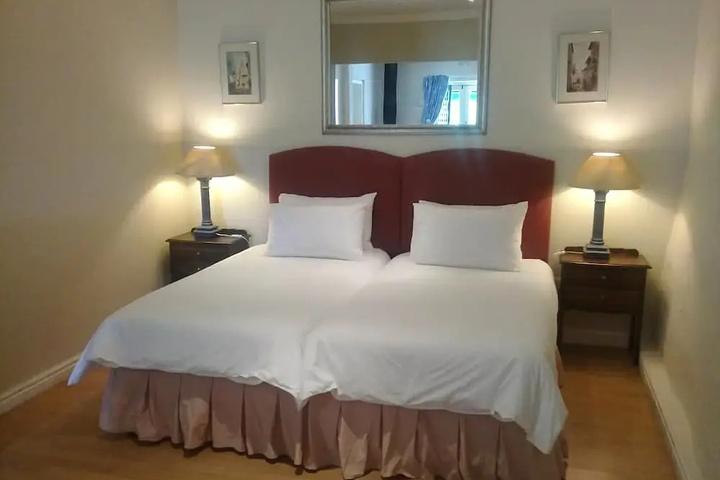 Room 6 of 16