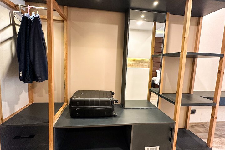 Room 9 of 112