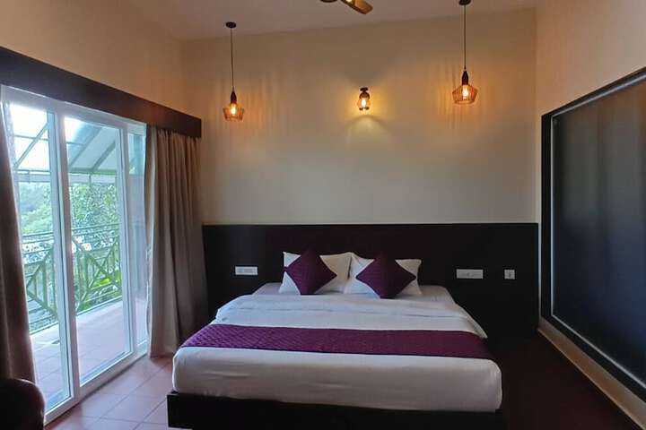 Room 6 of 63