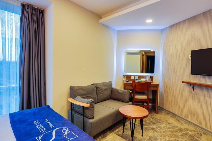 Room 35 of 84