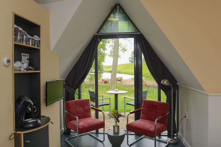 Room 4 of 30