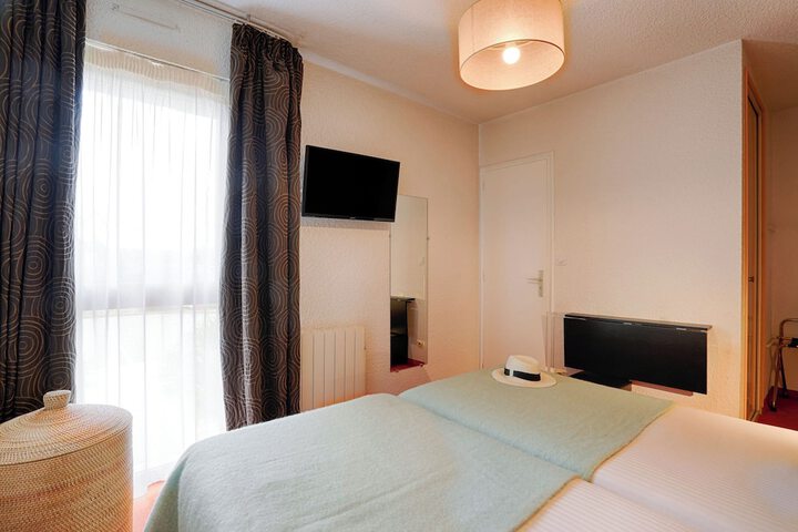 Room 100 of 191