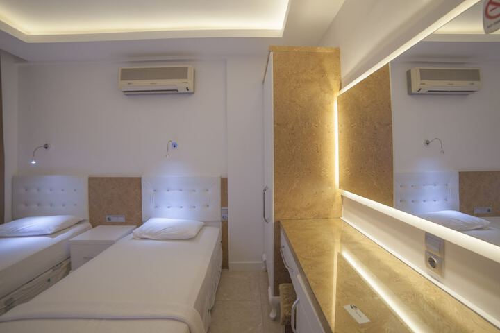 Room 7 of 108