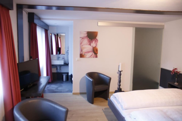 Room 19 of 48