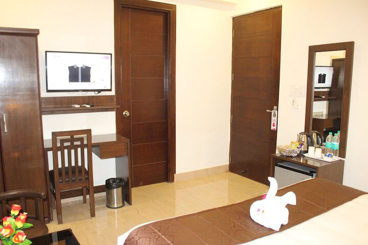 Room 17 of 97