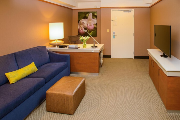 Room 10 of 32