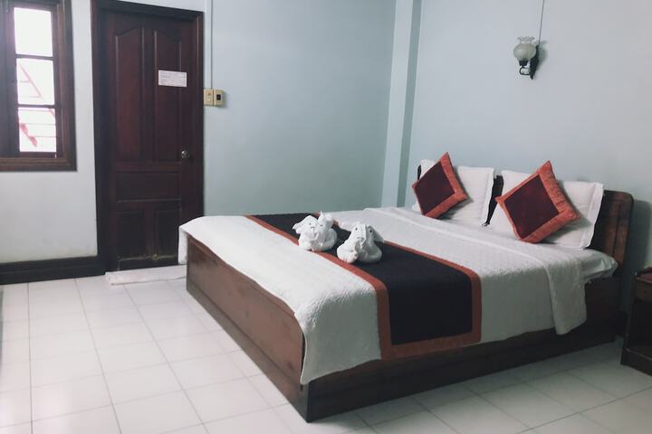 Room 4 of 30
