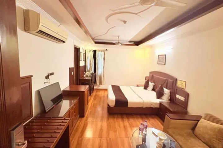 Room 5 of 18