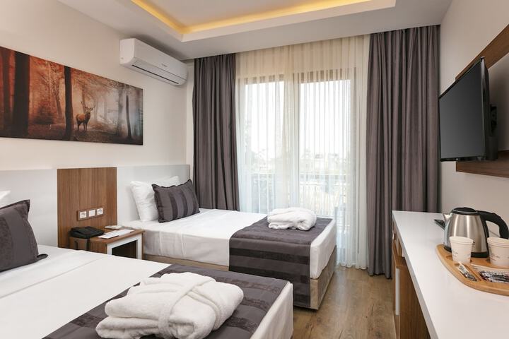 Room 8 of 27