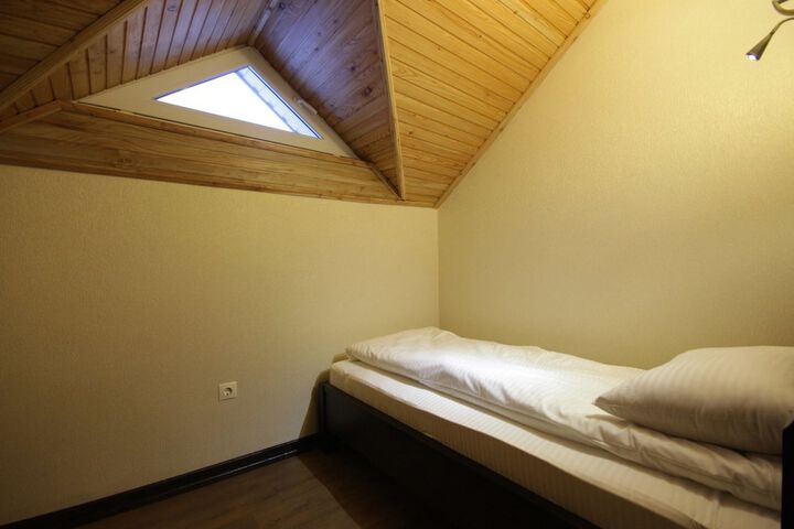 Room 7 of 63