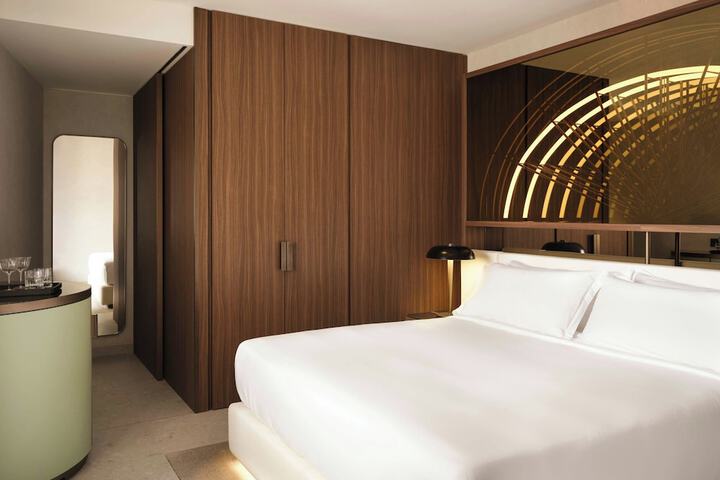 Room 15 of 146