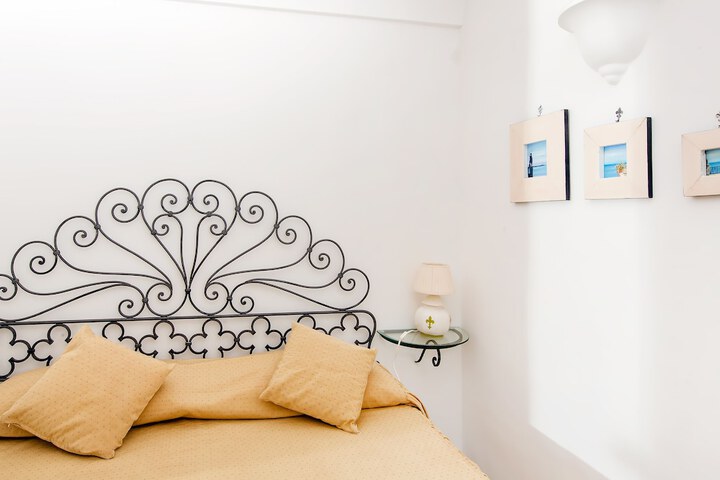 Room 13 of 35