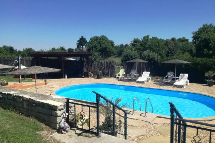 Pool 11 of 22