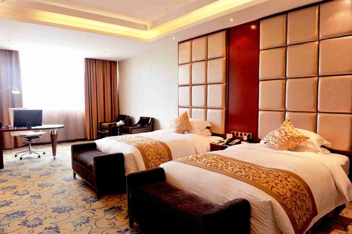 Room 6 of 16