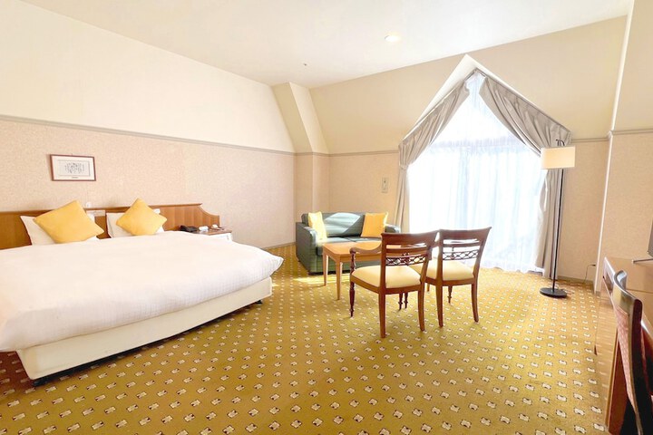 Room 7 of 27