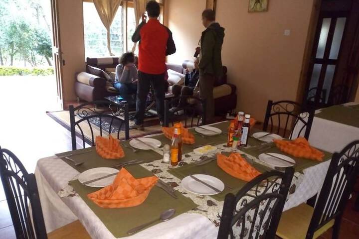 Dining 4 of 10