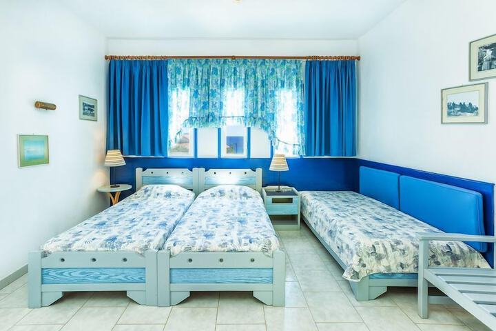 Room 9 of 43