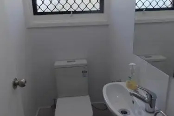 Room 10 of 16