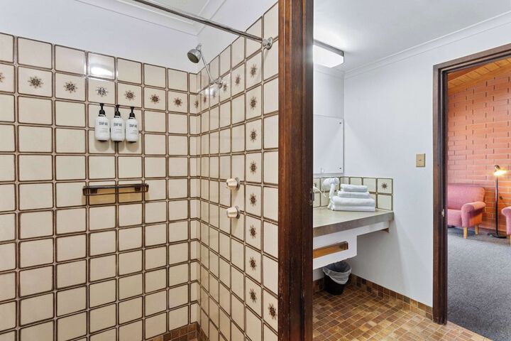 Room 8 of 27