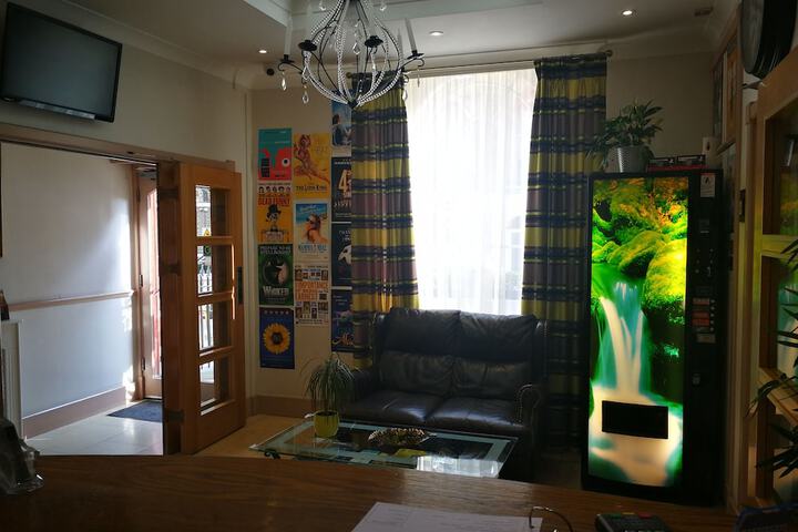 Guest Lobby