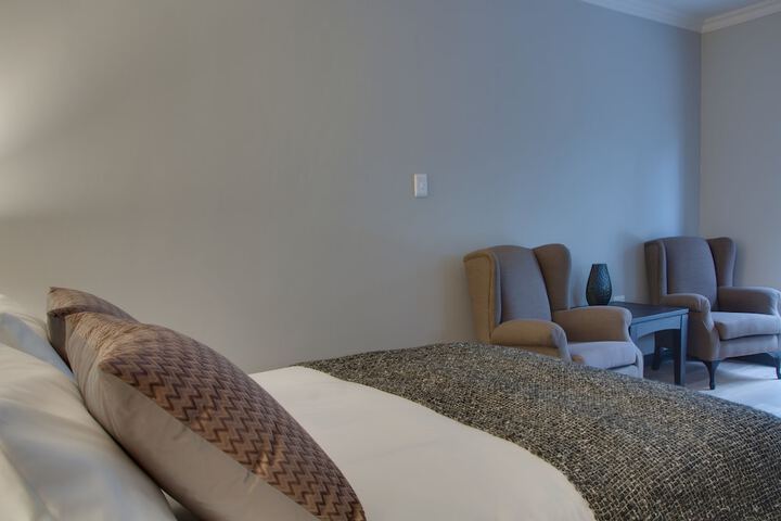 Room 6 of 170