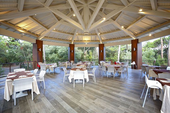 Dining 108 of 159