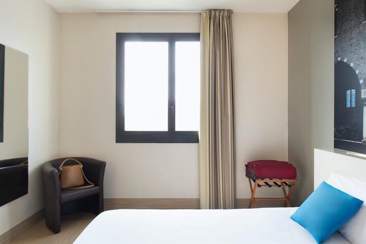 Room 12 of 68