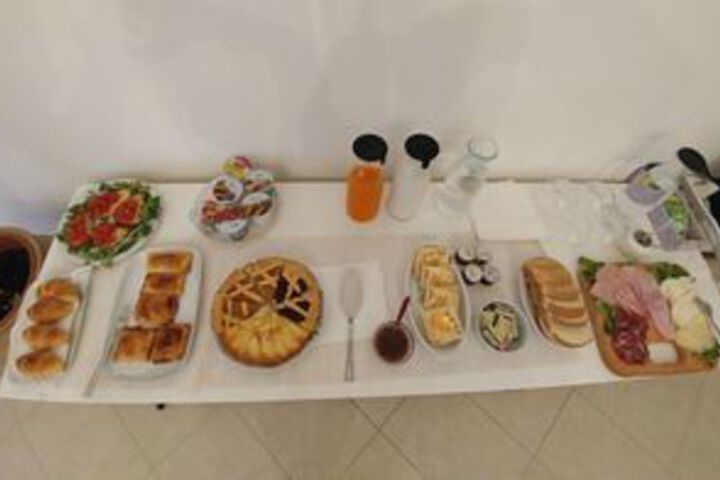 Dining 9 of 32
