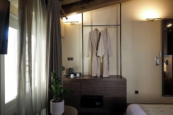 Room 8 of 69