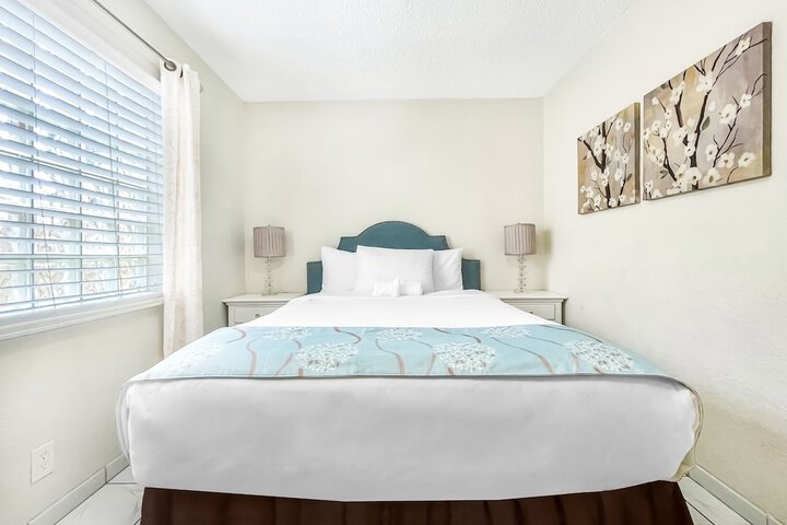 Studio Queen Size Bed (7 of 86)