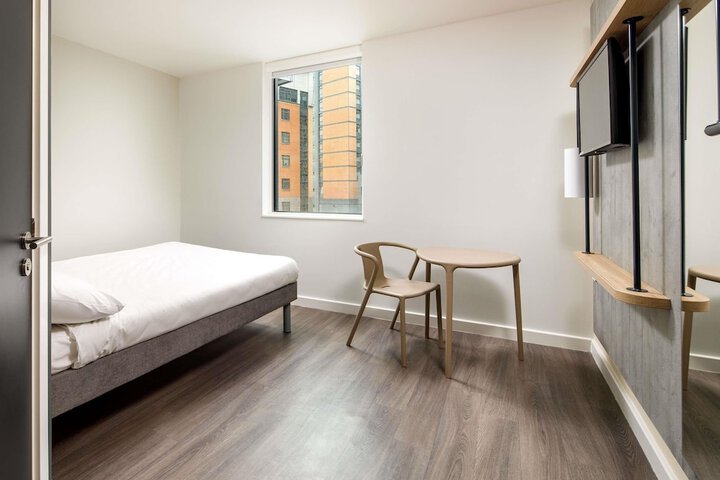 Room 11 of 42