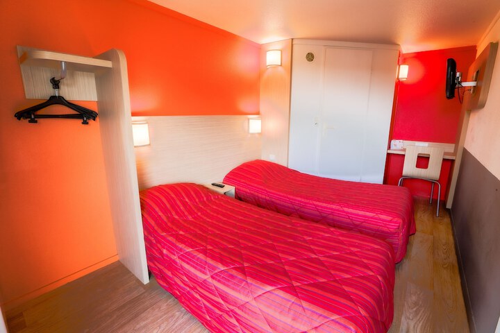 Room 10 of 42