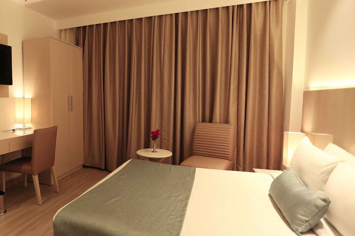 Room 7 of 37