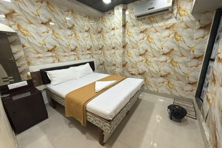 Room 5 of 7