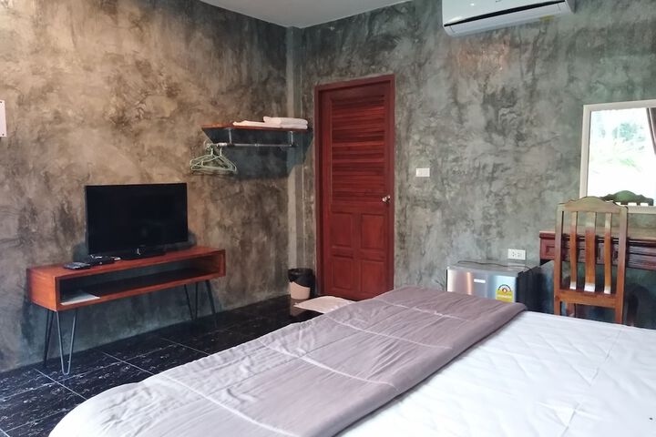 Room 8 of 16