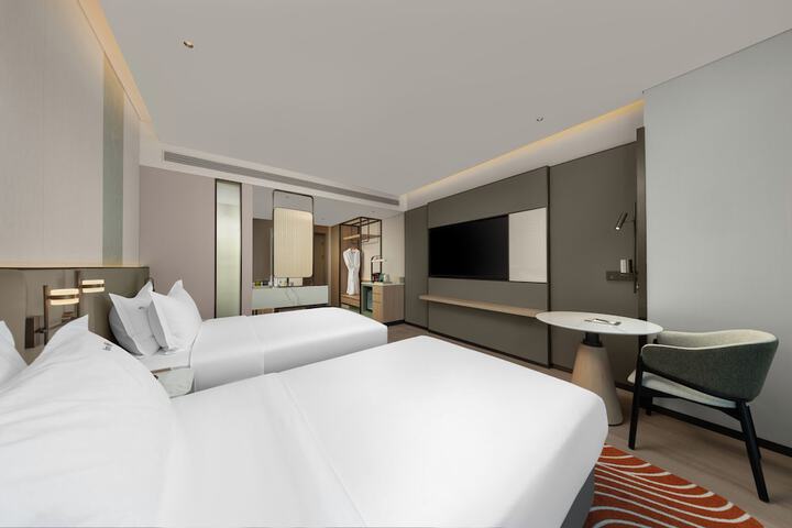 Room 34 of 87