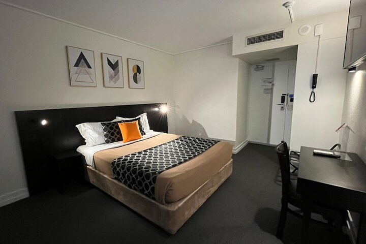 Room 19 of 39