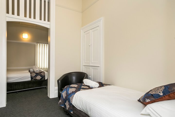 Room 18 of 32