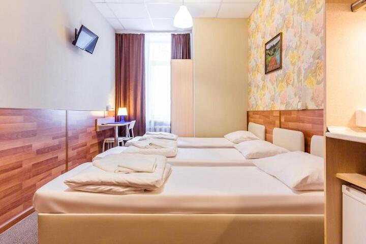 Room 2 of 10
