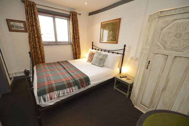 Room 9 of 33