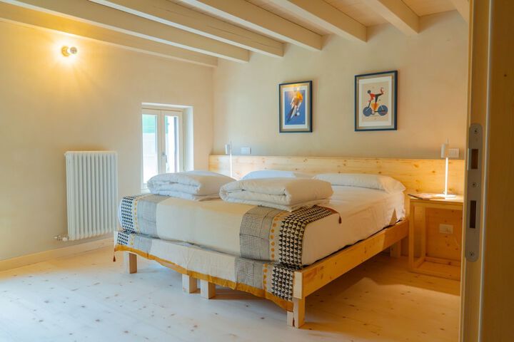 Room 2 of 23