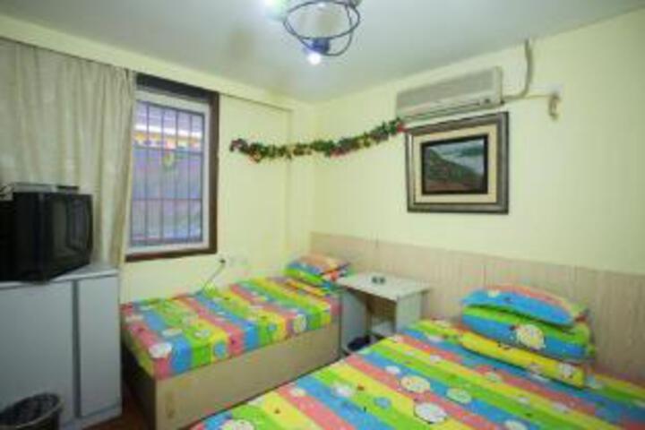Room 10 of 12