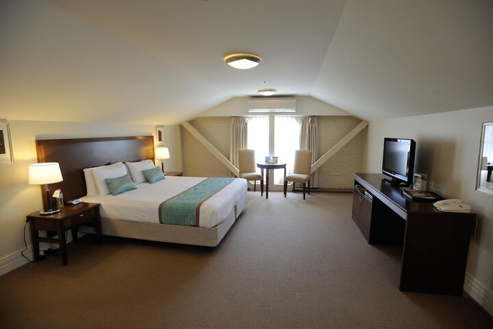 Room 10 of 37