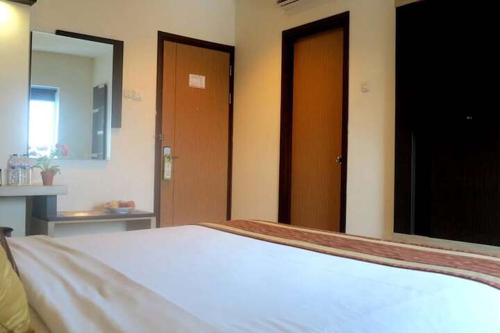 Room 16 of 31