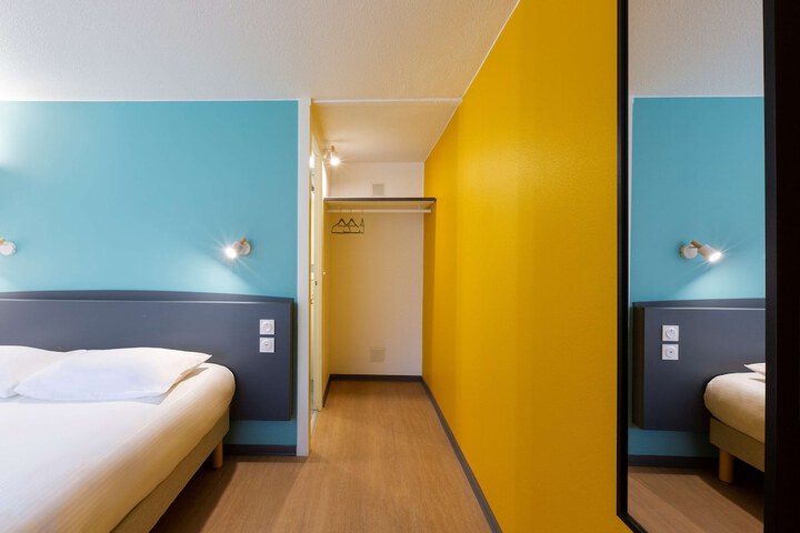 Room 11 of 36