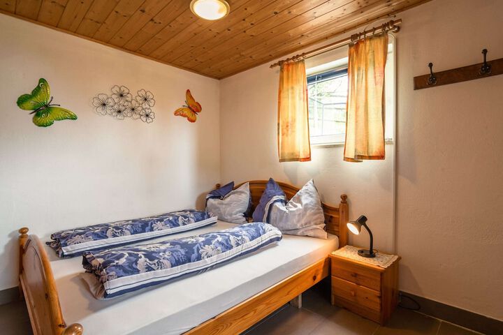 Room 4 of 40