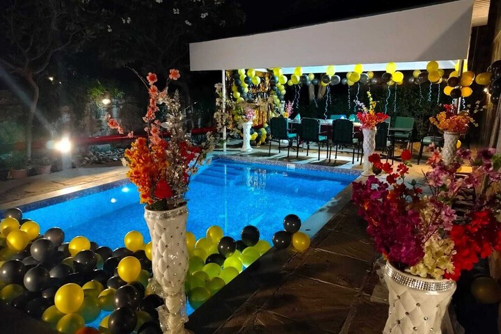 Hotel with Pool