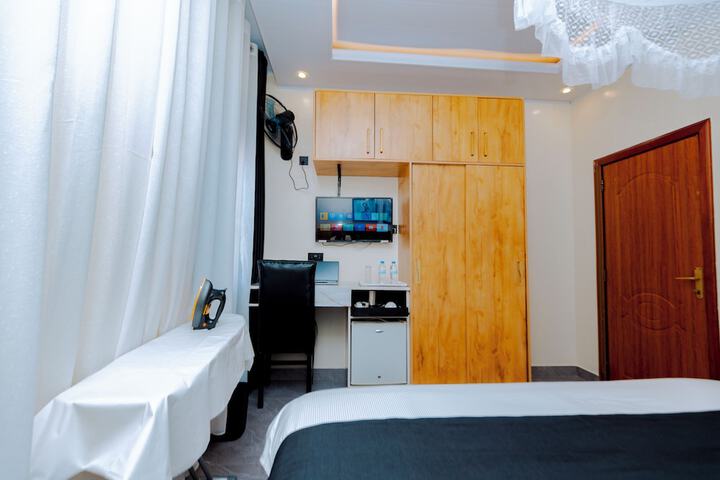 Room 30 of 94
