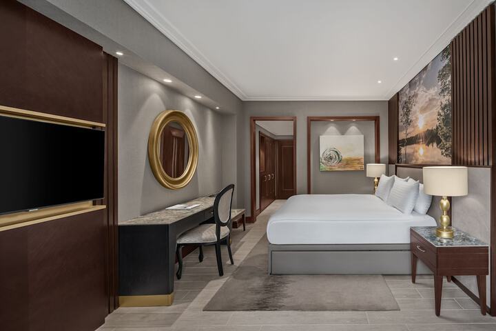 Room 6 of 76