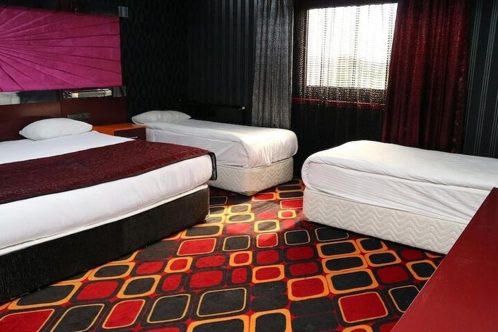 Room 8 of 18